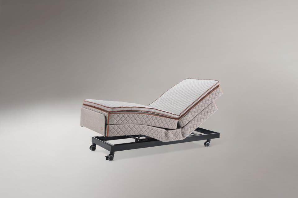 DUX Axion adjustable bed